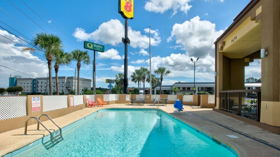 Super 8 by Wyndham Mobile/Tillmans Corner
