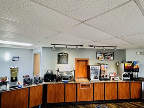 Free daily buffet breakfast - North Star Hotel Pictured Rocks (Wetmore)