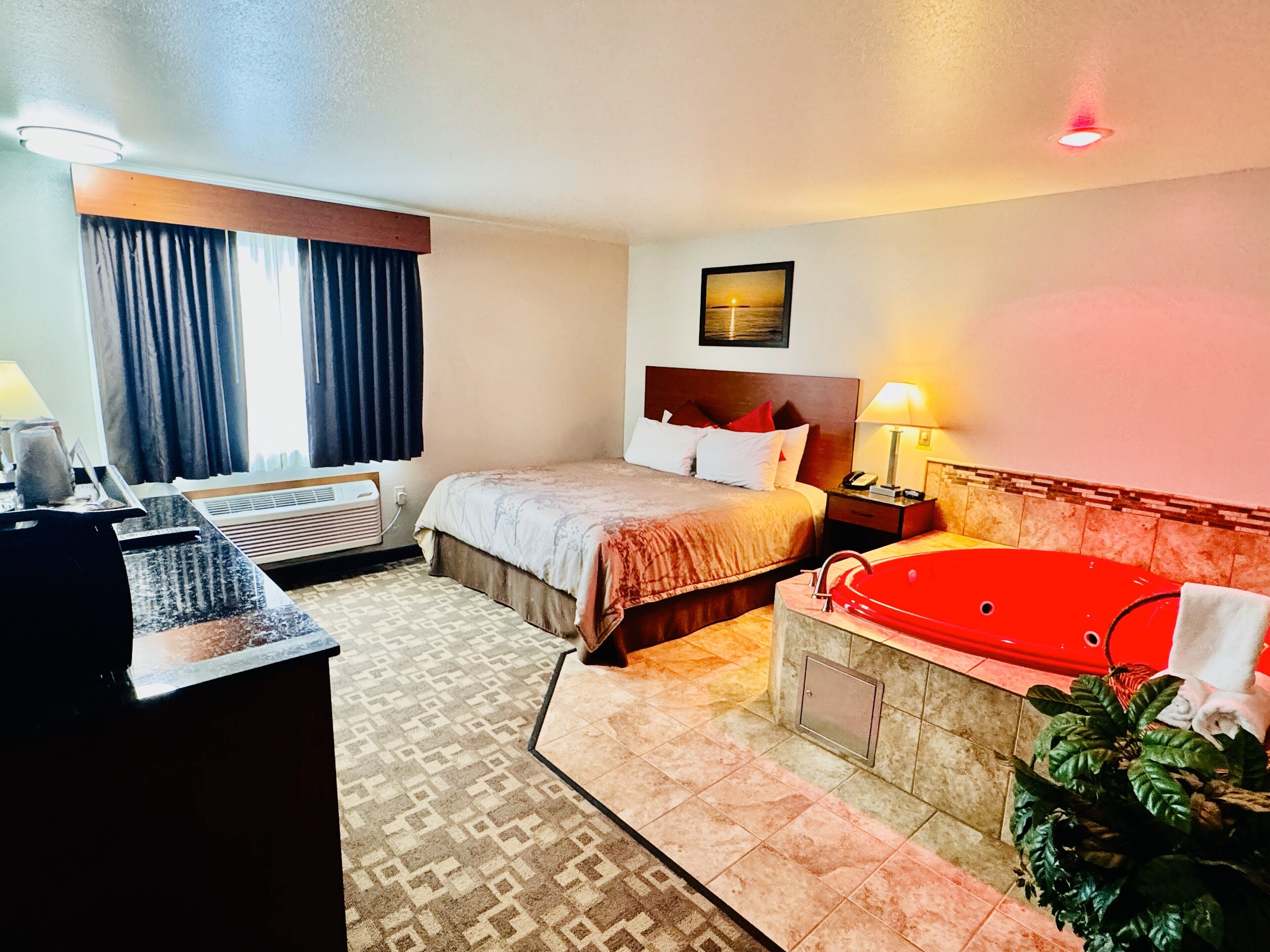 Kamar Standar, 1 Tempat Tidur King, Bebas Asap Rokok, jet tub | Meja kerja, tirai kedap cahaya, dan setrika/meja setrika