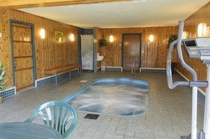 Bañera de hidromasaje cubierta