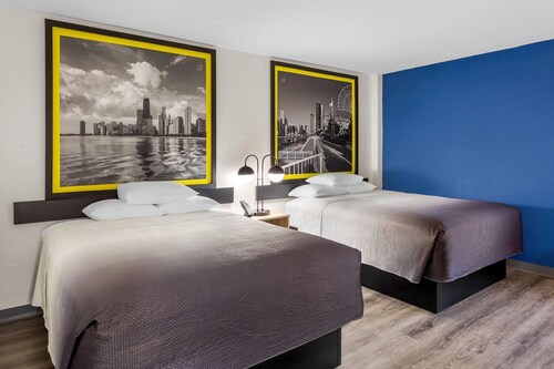Super 8 by Wyndham Chicago IL