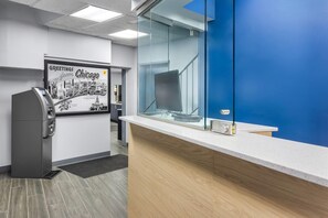 Lobby - Super 8 by Wyndham Chicago IL (Chicago)