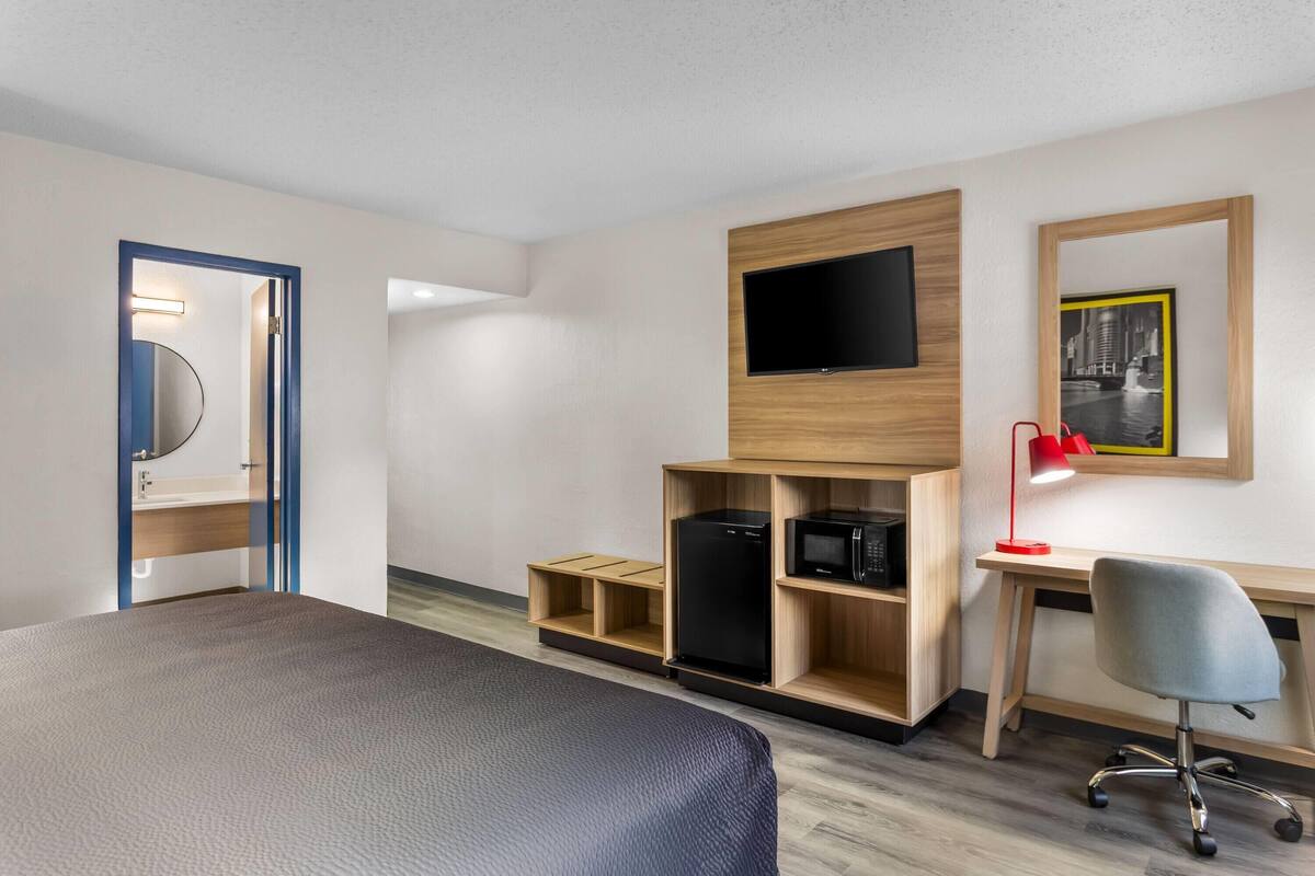 Room, 1 King Bed, Non Smoking (Mobility)