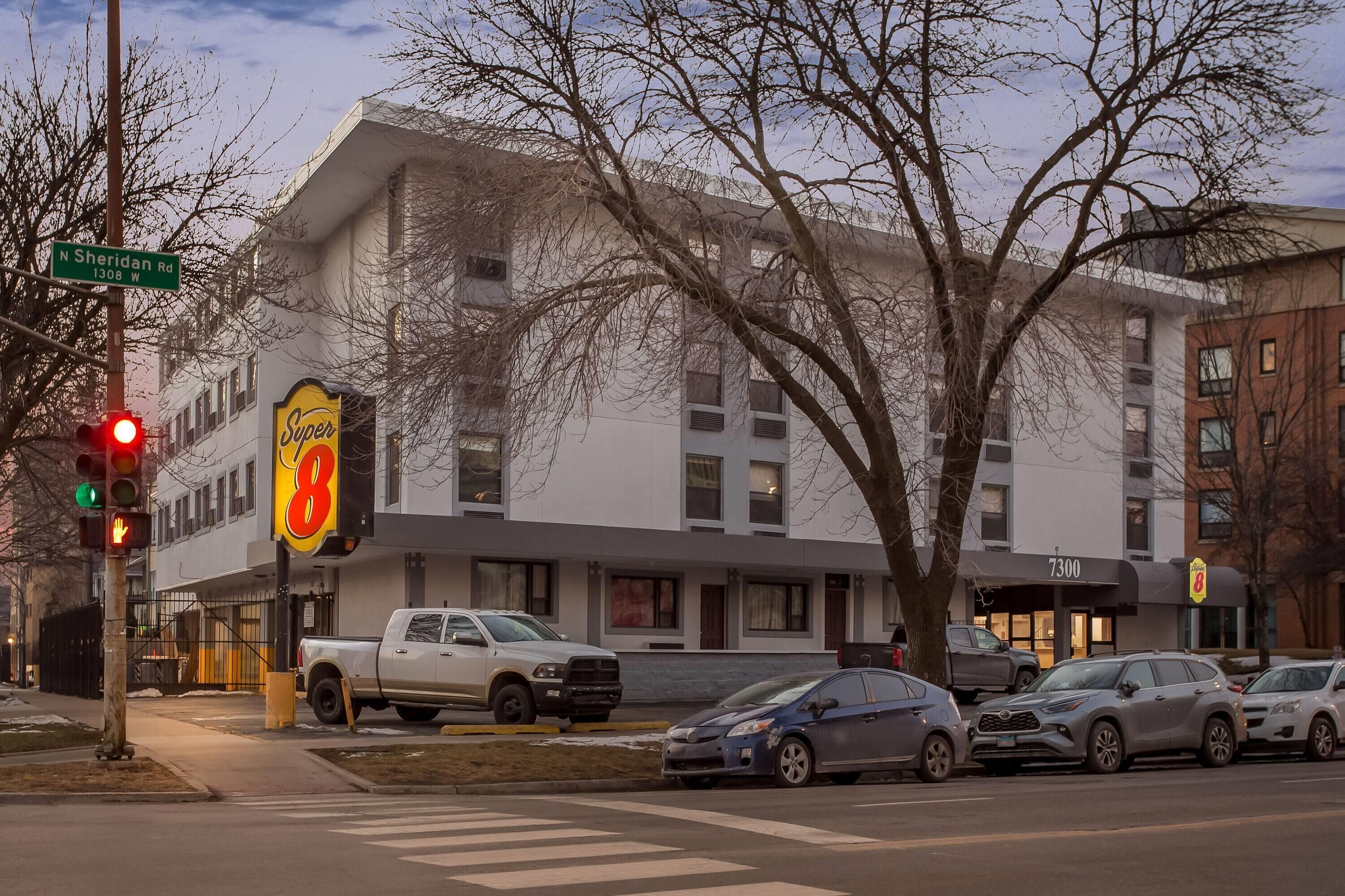 Photo - Super 8 by Wyndham Chicago IL