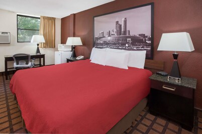 Super 8 by Wyndham Chicago IL