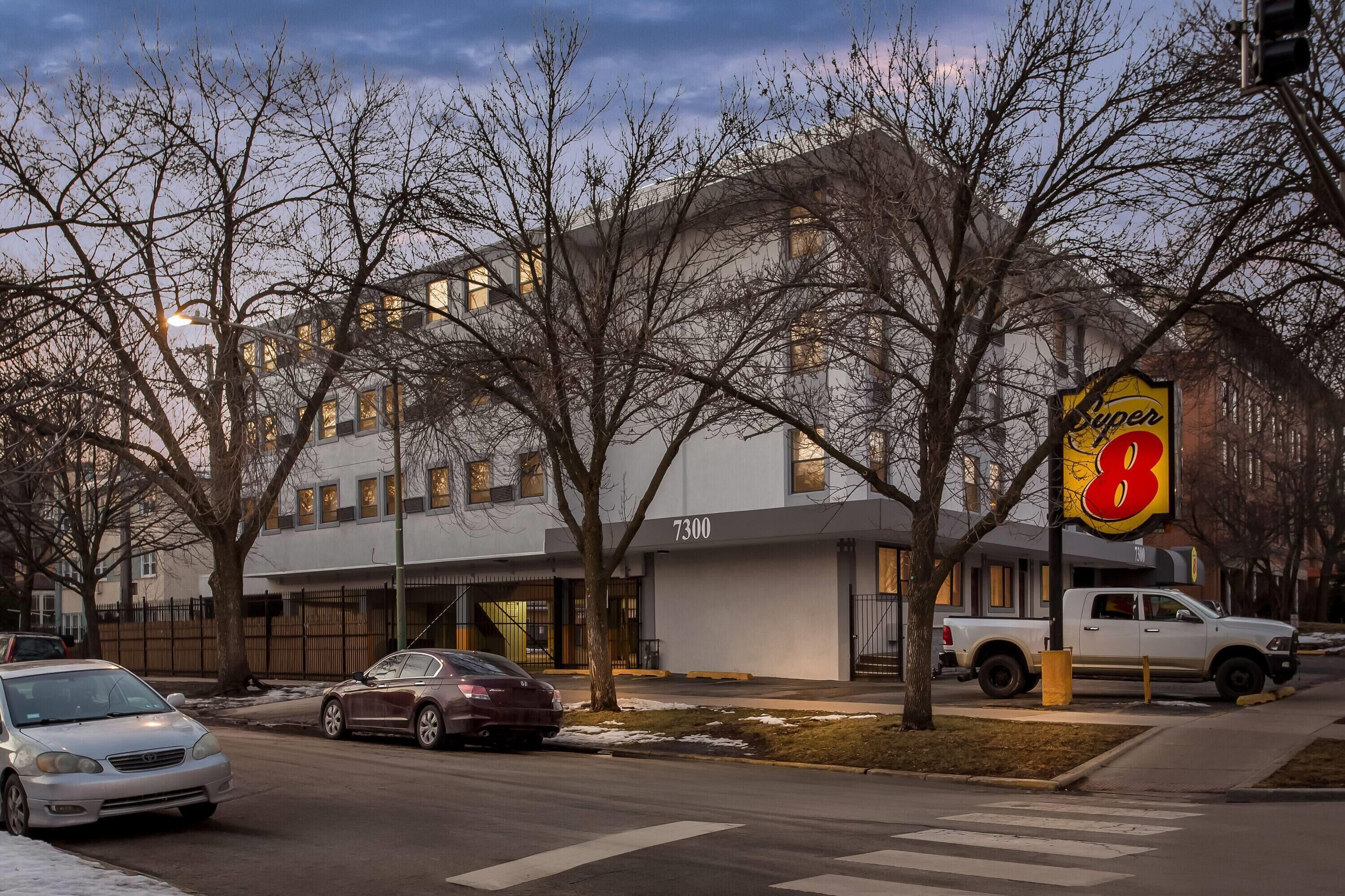 Photo - Super 8 by Wyndham Chicago IL
