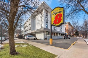 Exterior - Super 8 by Wyndham Chicago IL (Chicago)