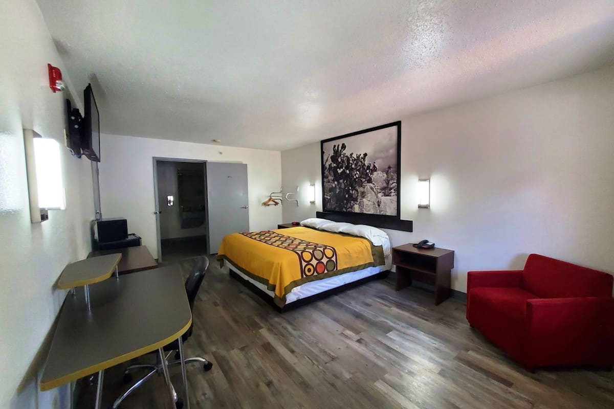 Literie de qualité supérieure, bureau, rideaux occultants