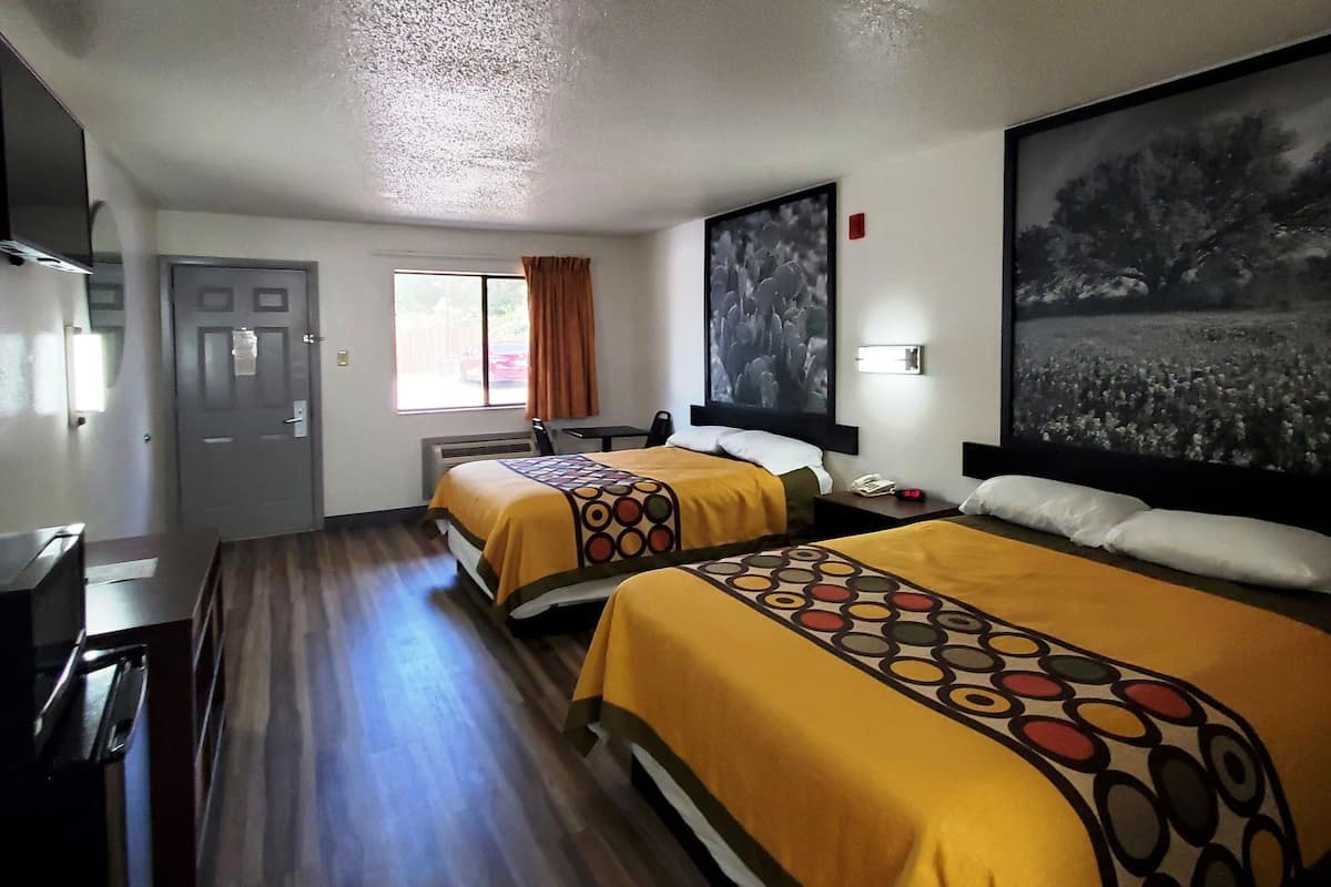 Literie de qualité supérieure, bureau, rideaux occultants