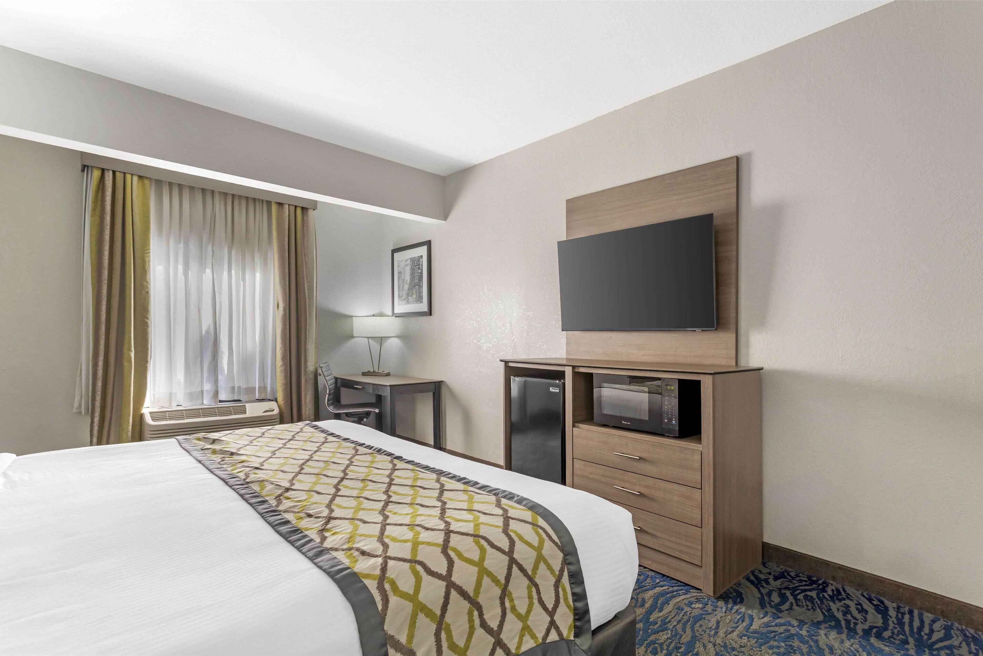 standard room, 1 king bed, accessible, non smoking | desk, laptop workspace, blackout curtains, iron/ironing board