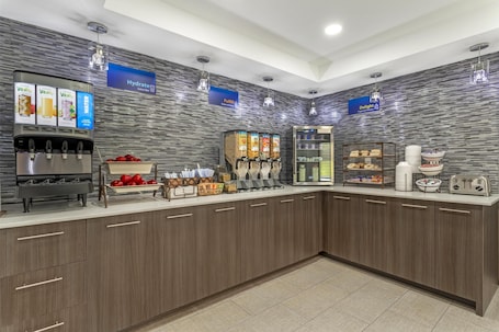 Free daily buffet breakfast . Best Western Knoxville Airport/Alcoa