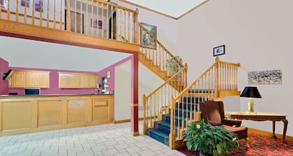 Super 8 by Wyndham Mound City