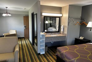 Free WiFi, bed sheets, alarm clocks, wheelchair access - Super 8 by Wyndham Mound City (Mound City)