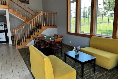Lobby. Super 8 by Wyndham Mound City