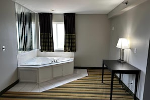 Studio, 1 King Bed, Non Smoking | Free WiFi, bed sheets, alarm clocks, wheelchair access