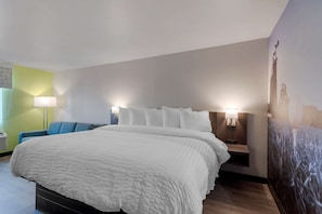 Premium bedding, desk, iron/ironing board, free WiFi