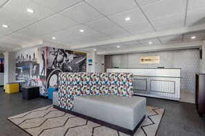Lobby - Clarion Pointe McDonough (McDonough)