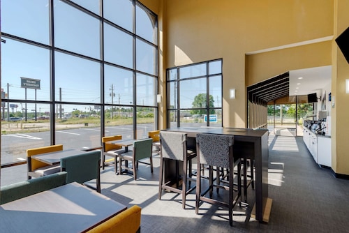 Clarion Pointe McDonough