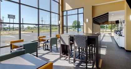 Clarion Pointe McDonough