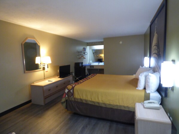 Standard Room, 1 King Bed | Desk, iron/ironing board, free cribs/infant beds, rollaway beds