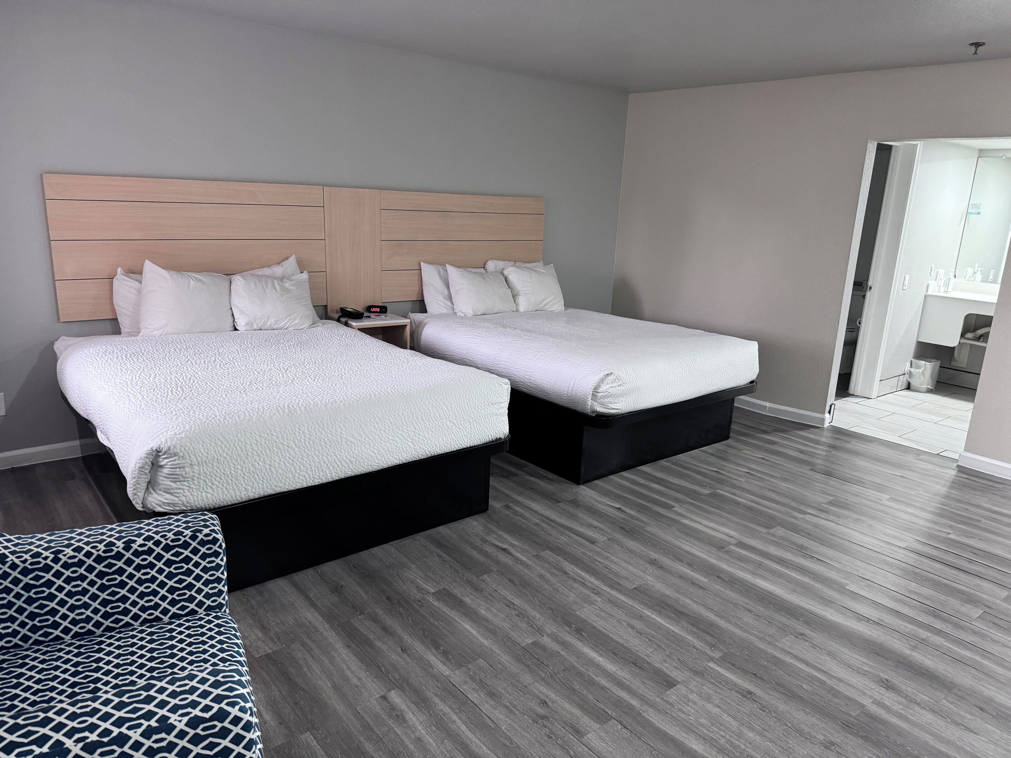 Iron/ironing board, WiFi (free), bed sheets