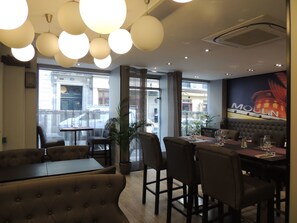 Daily buffet breakfast (EUR 16 per person) - Hotel Eden Opéra (Paris)