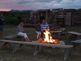 2 restaurantes; se sirven desayunos, almuerzos y cocina americana 