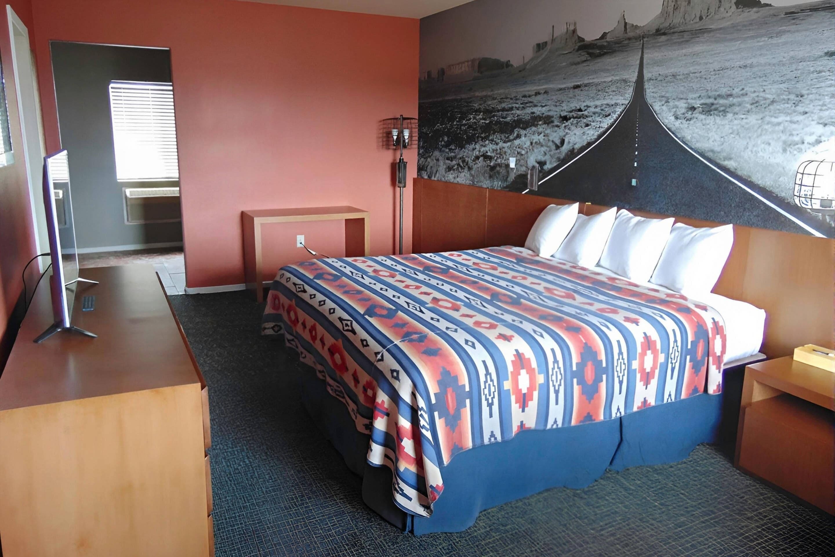 Cortinas blackout, tabla de planchar con plancha y wifi 