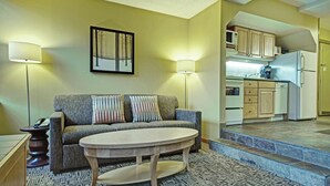 Room - Mountainside Lodge (Whistler)