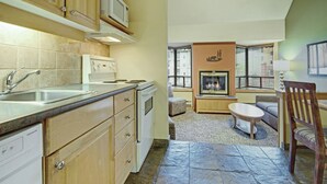 Room - Mountainside Lodge (Whistler)