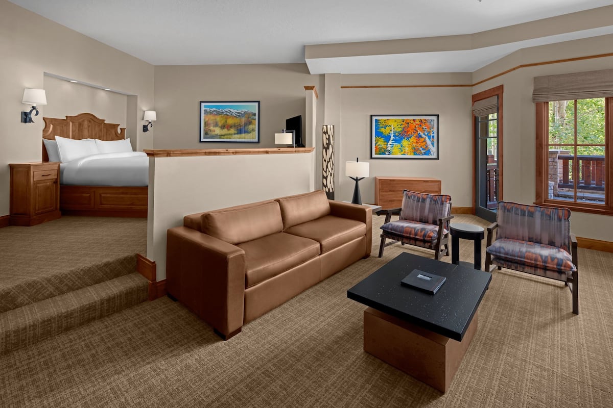 Deluxe Suite, 1 King Bed with Sofa bed, Balcony | Premium bedding, in-room safe, desk, laptop workspace