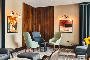 Lobby sitting area - Crowne Plaza Hotel Marlow by IHG (Marlow)