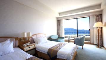 Twin Room | In-room safe, desk, soundproofing, free WiFi