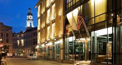 Royal Square Hotel & Suites