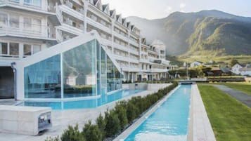 Indoor pool, outdoor pool