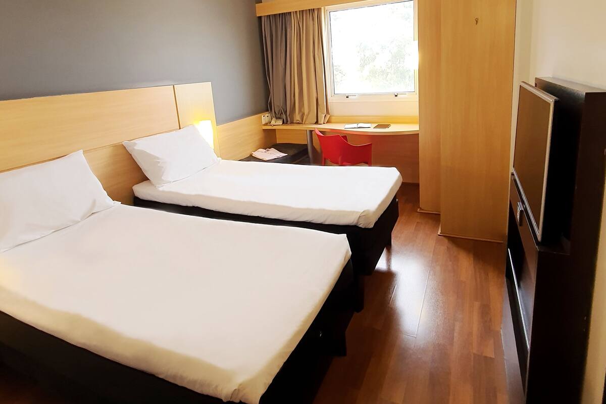 standard room, 2 single beds | minibar, desk, laptop workspace, blackout curtains