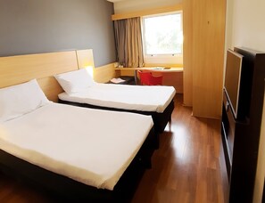 Standardzimmer, 2 Einzelbetten | Minibar, Schreibtisch, laptopgeeigneter Arbeitsplatz