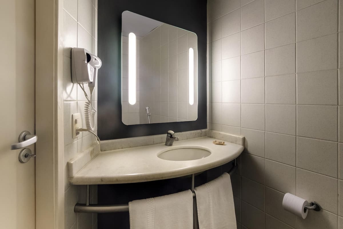 Minibar, desk, laptop workspace, blackout drapes