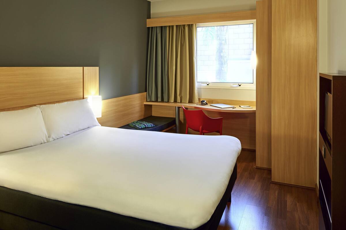 standard apartment, 1 double bed | minibar, desk, laptop workspace, blackout curtains