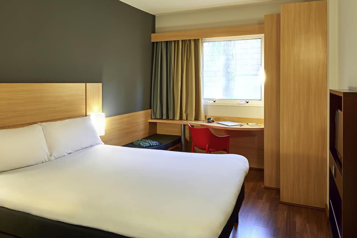 Standard Apartment, 1 Double Bed | Minibar, desk, laptop workspace, blackout drapes