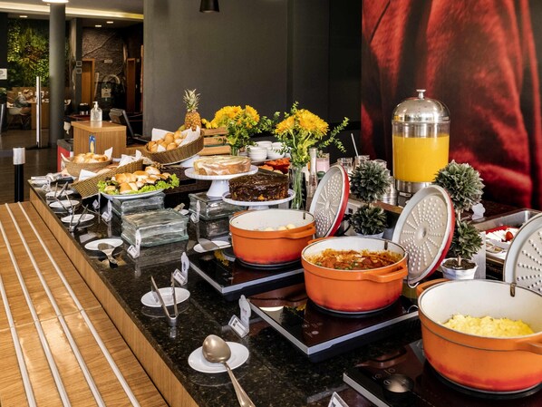 Päivittäinen buffetaamiainen (50 BRL per henkilö)