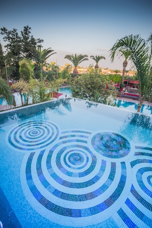 Indoor pool, 4 outdoor pools, pool umbrellas, sun loungers