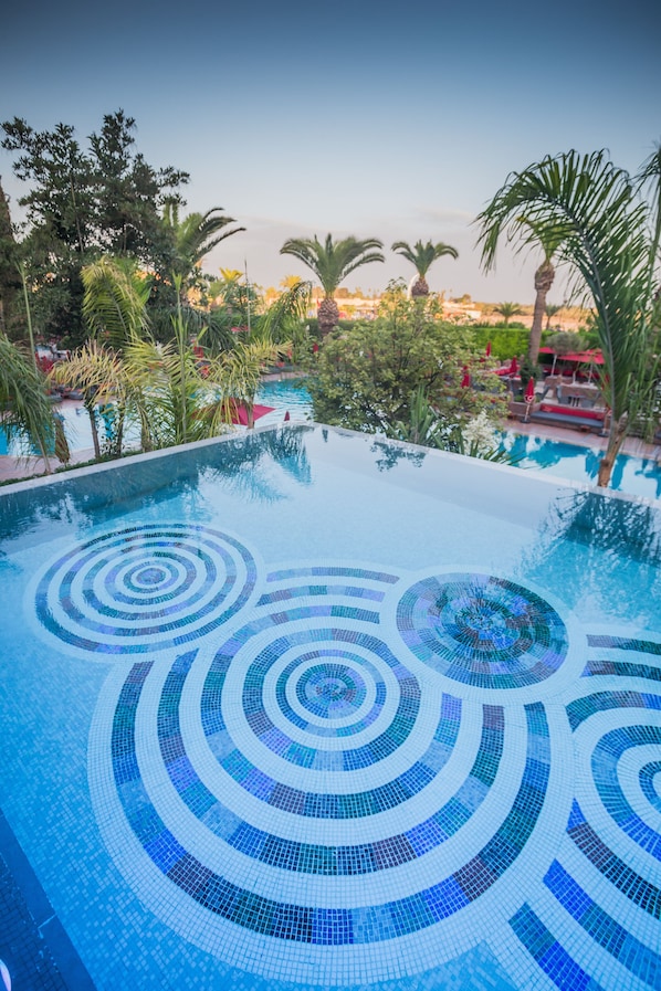 Indoor pool, 4 outdoor pools, pool umbrellas, pool loungers