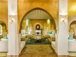 桑拿、熱水浴缸、蒸氣室、土耳其浴、身體療程、水療