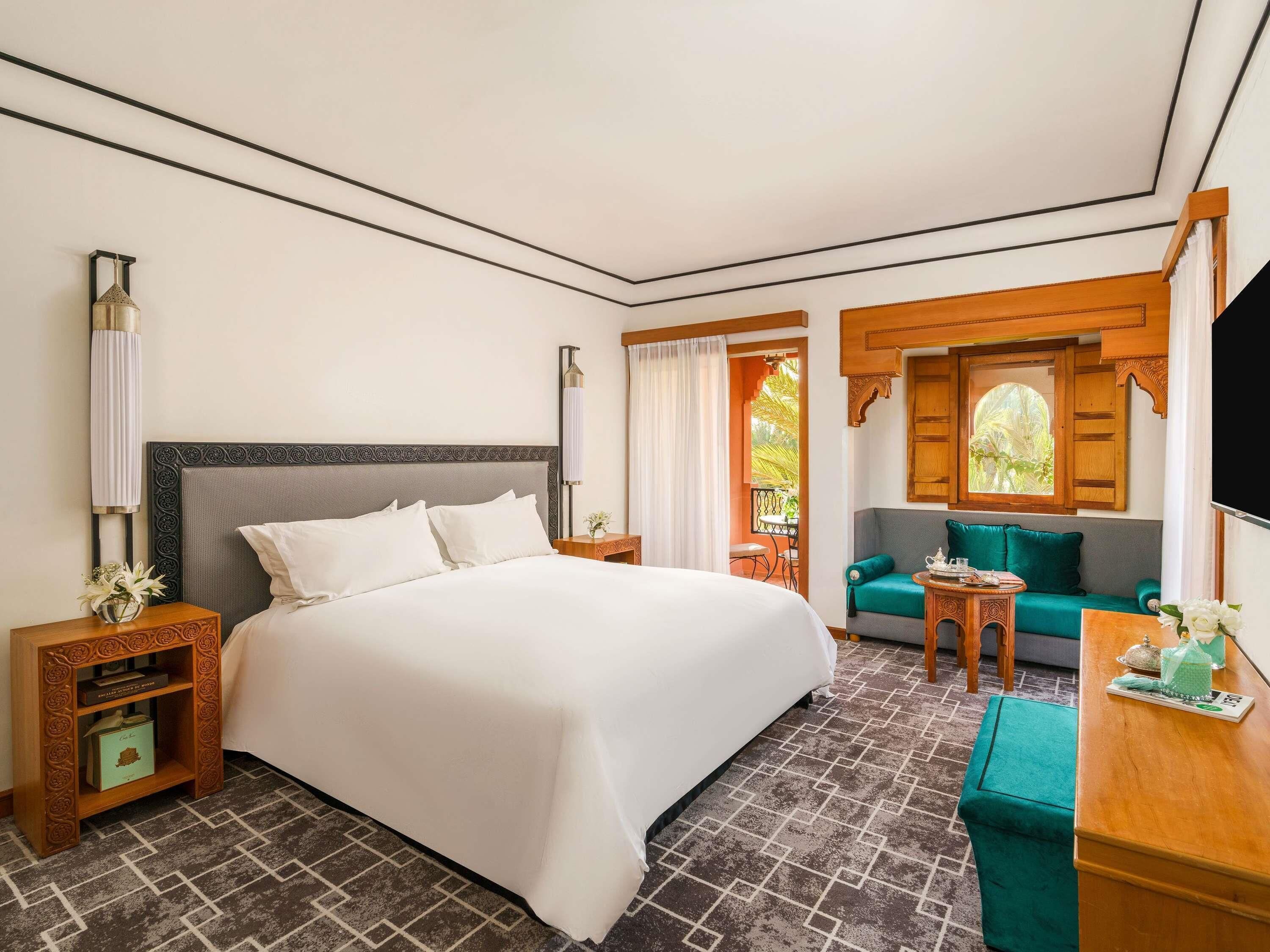Luxe beddengoed, donzen dekbedden, pillowtop-bedden, een minibar