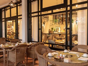 Daily buffet breakfast (MAD 270 per person)