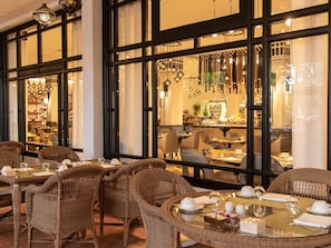 Daily buffet breakfast (MAD 270 per person)