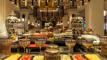 Daily buffet breakfast (MAD 270 per person)