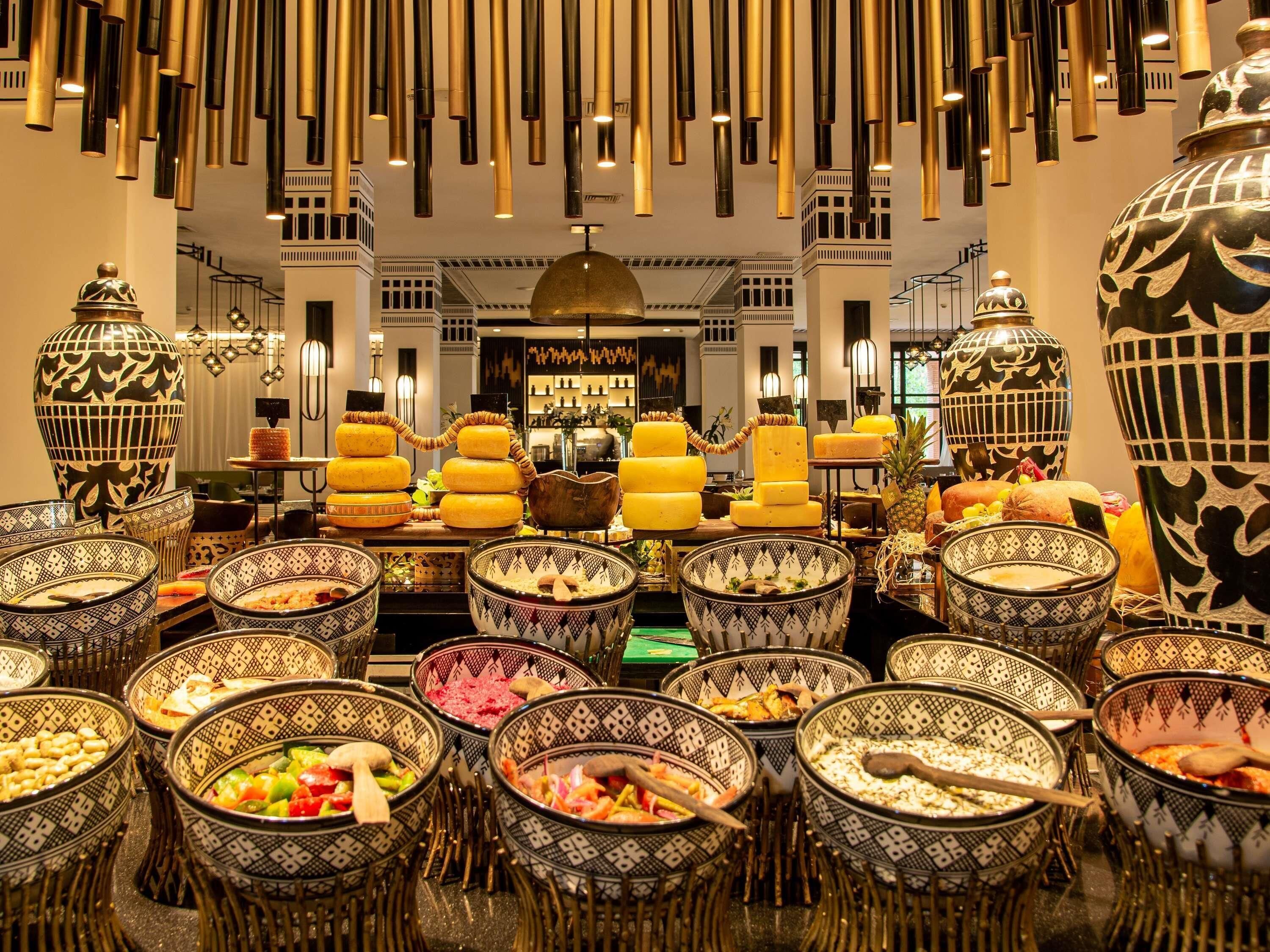 5 ristoranti, aperti a colazione, a pranzo e a cena, cucina marocchina