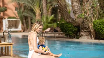 Indoor pool, 4 outdoor pools, pool umbrellas, pool loungers